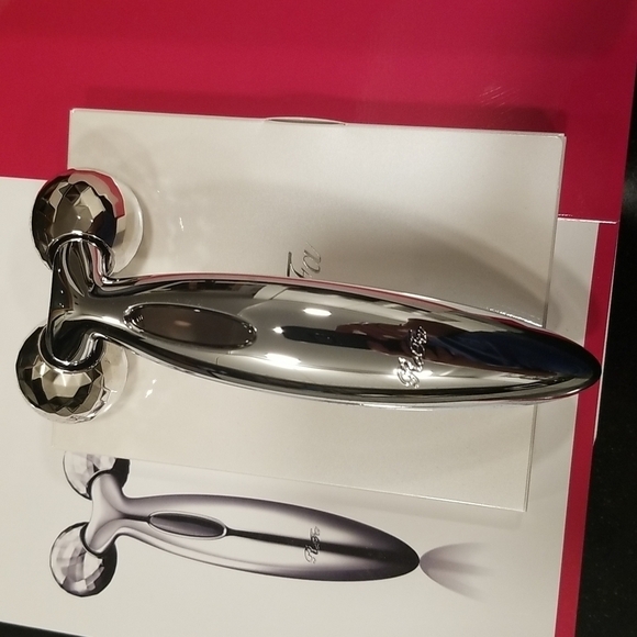 💕REFA💕 ReFa Carat Face New in Box Beauty Face Neck Roller Tool Tighten  Tone - Picture 15 of 17